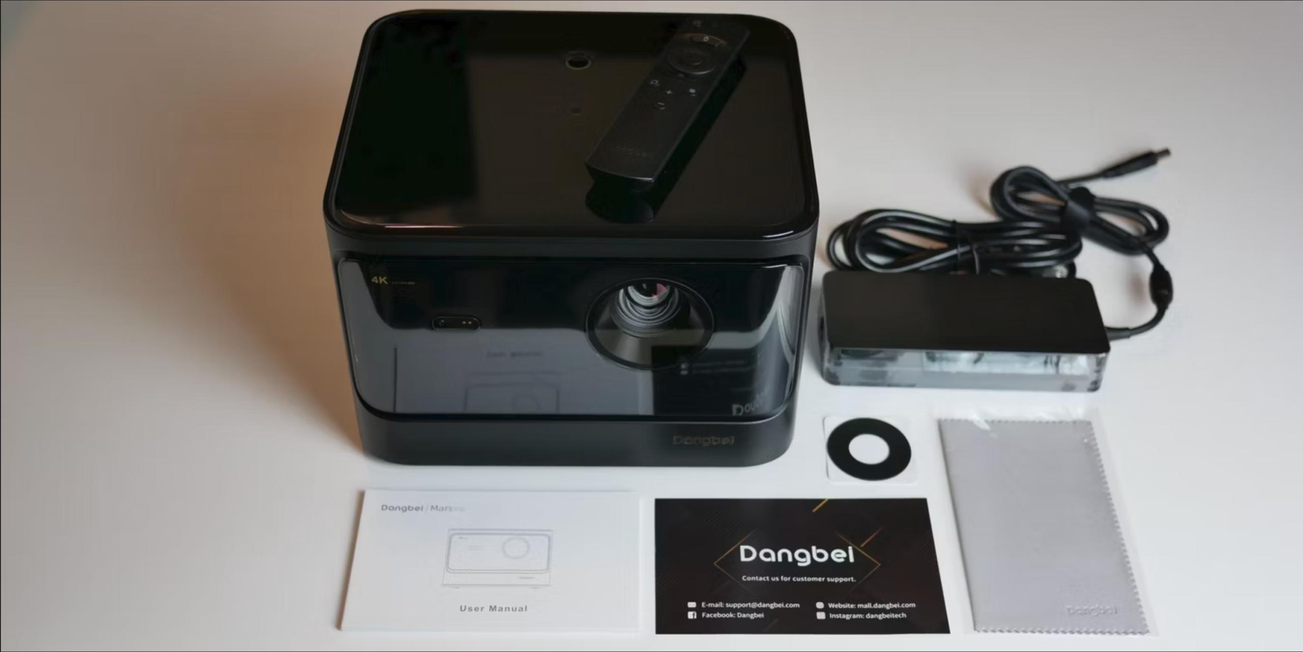 Комплект Dangbei Mars Pro: проектор, пульт, блок питания, салфетка и инструкция